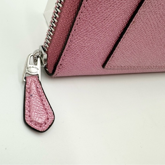 Coach Crossgrain Leather Accordion Zip Wallet
Metallic Antique Blush F21068 - Picture 2 of 15